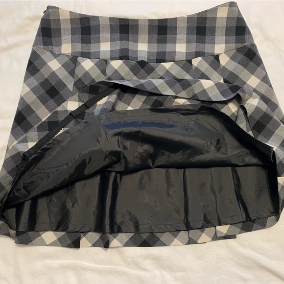 SALE! $8 Apostrophe stretch black/gray plaid lined skirt size 12 - Picture 7 of 8